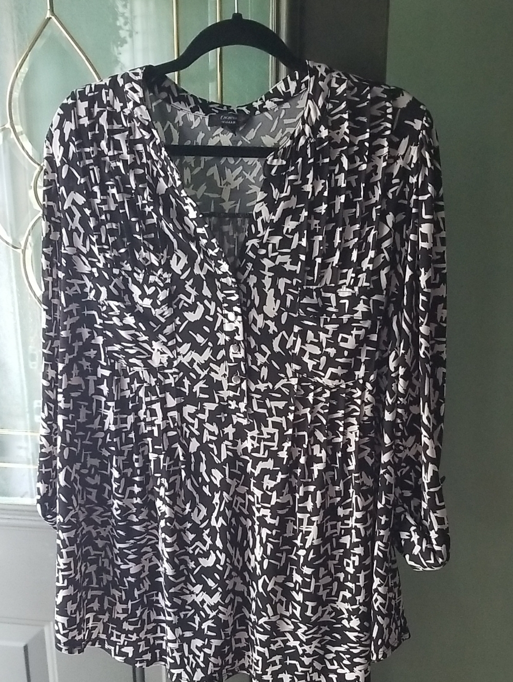 Cocomo Women's Black & White V-Neck Printed Blouse